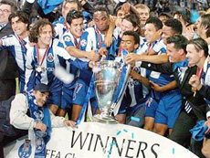 Porto và chức VĐ Champions League năm 2004.
